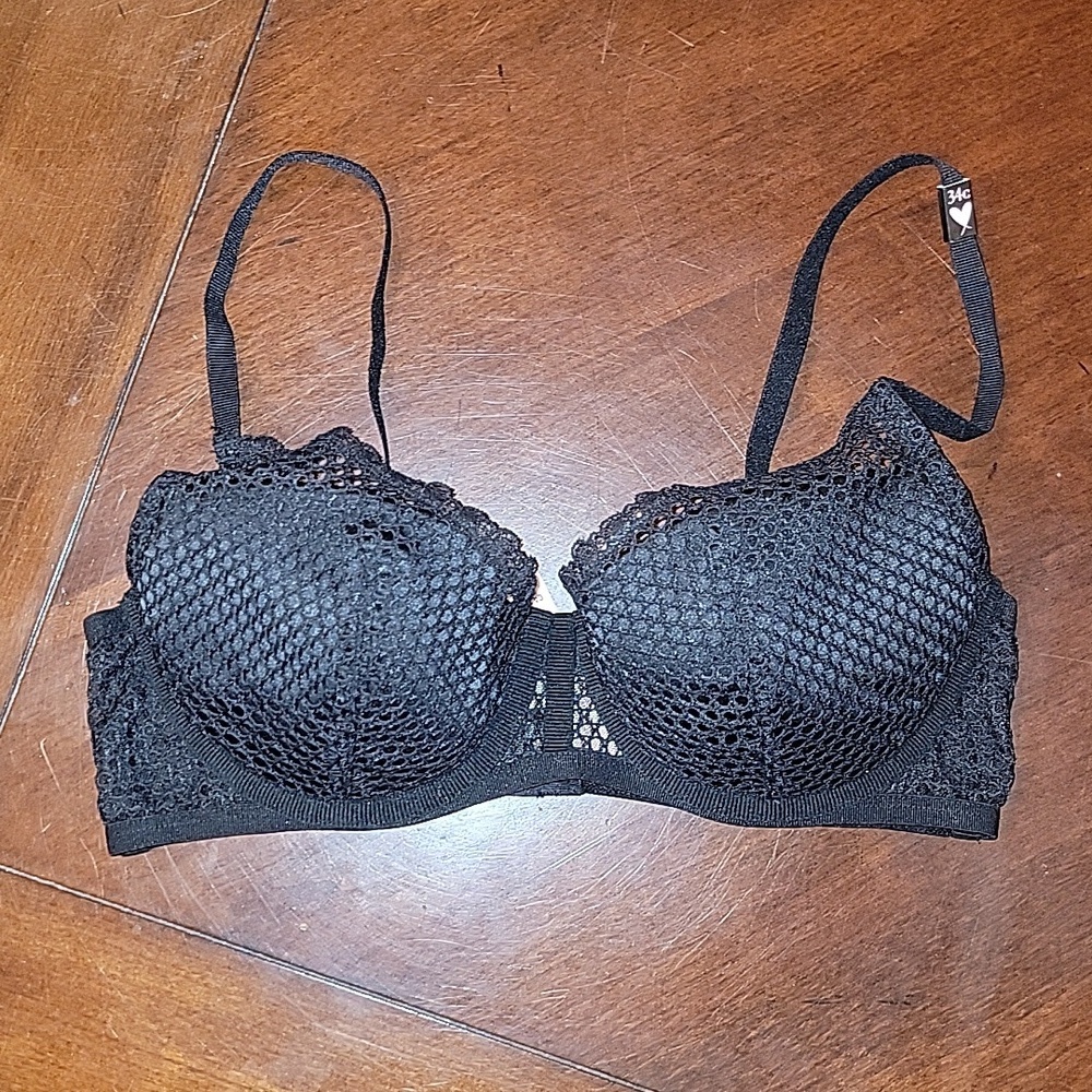 (J15) NWT Victoria Secret 34C bra